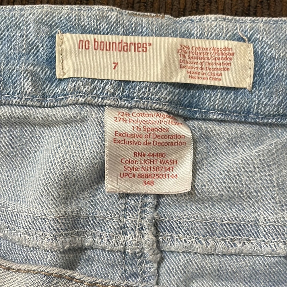 Womens lace detail Jean denim shorts - Picture 3 of 3